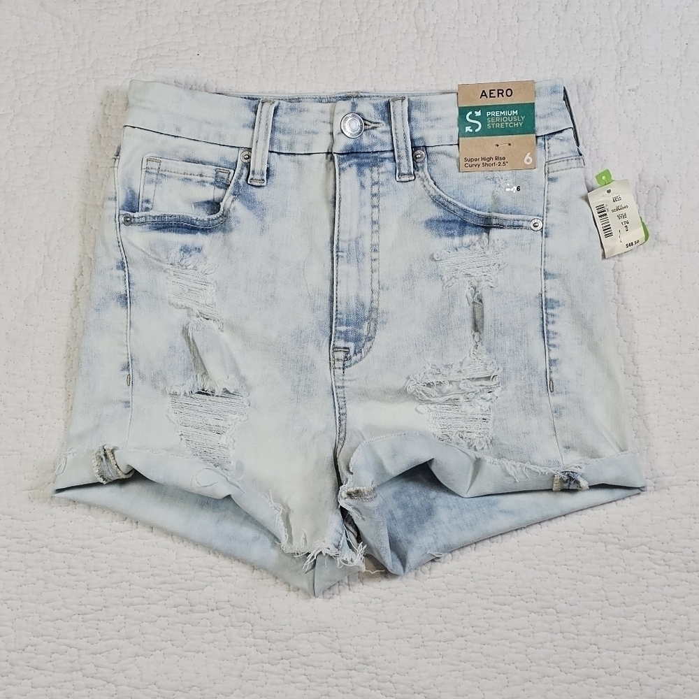 NWT Aero Seriously Stretchy Super High Rise Curvy Distressed Short - 2.5"